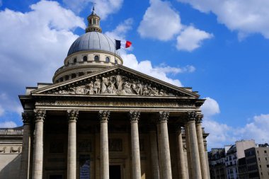 PARIS, FRANCE - 28 AĞUSTOS 2022: Pantheon Paris 'in ünlü bir simgesidir..