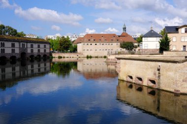 STRASBOURG, FRANCE - 31 Ağustos 2022: Ulusal Yönetim Okulu veya Ecole nationale d 'management 1945' te kurulan Fransız Uzman Üniversitesi..