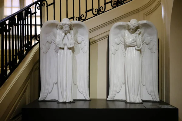 Paris França Agosto 2022 Estátua Anjo Branco Chorando Dentro Casa — Fotografia de Stock