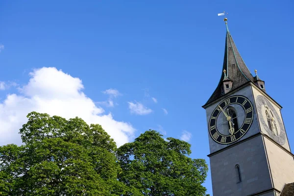 Kerk Van Peter Met Blue Sky Achtergrond Zürich Zwitserland — Stockfoto