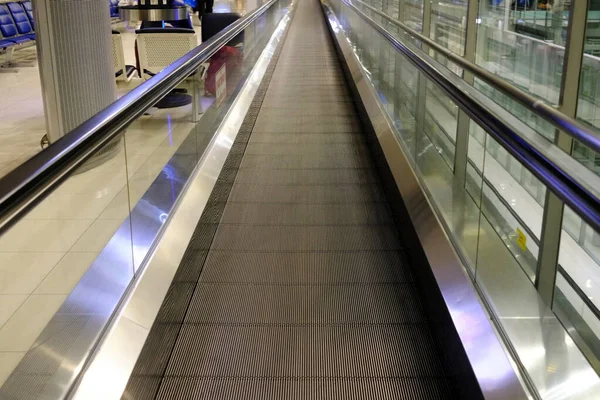 Крупним Планом Довгий Ескалатор Аеропорту — стокове фото