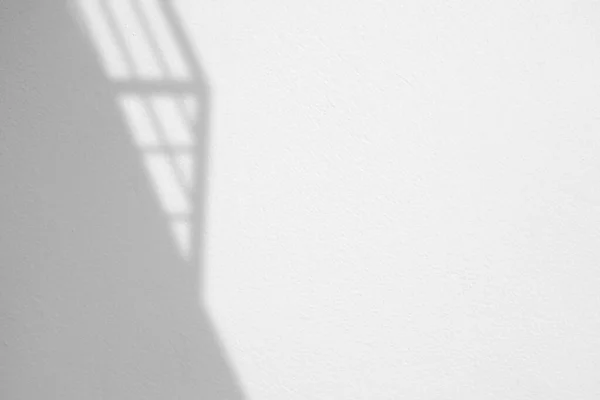 Beyaz Beton Duvarda Balkonun Gölgesi Metin İçin Yer Var.