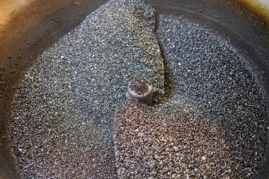 Otomatik Kestane Kızartma Makinesini Kum Kumu ile Kapat.