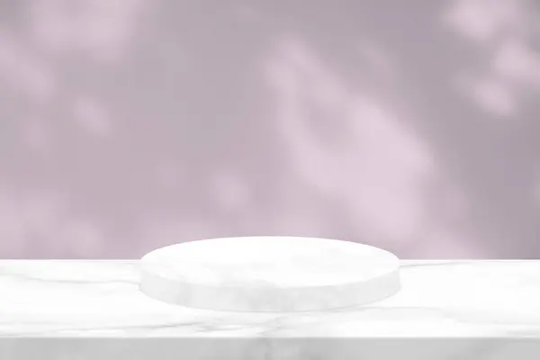 軽いマゼンタ色のトーンの具体的な壁の質の背景の小さい白い大理石のシリンダー ポディウム プロダクト提示の背景 表示およびモックアップのために適した — ストック写真