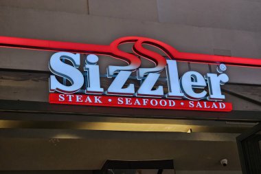 BANGKOK, THAILAND 09 AĞUSTOS 2023: Sizzler İşareti. Sizzler Restoranı, 1958 yılının Ocak ayında Kaliforniya 'da kurulan bir Amerikan restoran zinciri..