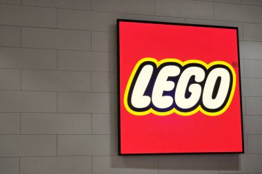 BANGKOK, THAILAND - 14 Ağustos 2023: LEGO işareti. LEGO, Danimarka 'nın Billund şehrinde kurulmuş bir oyuncak üretim şirketidir..