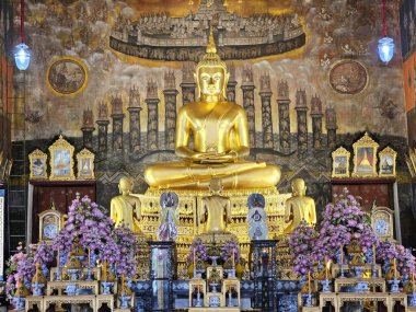 BANGKOK, THAILAND - 29 AĞUSTOS 2023: Wat Rakhang Kositaram Woramahawihan Tapınağı, Bangkok Tayland.