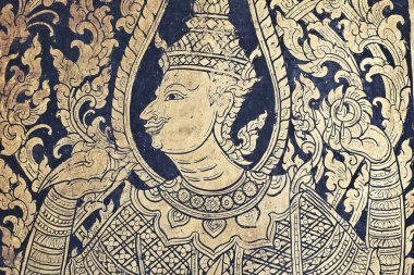 BANGKOK, THAILAND - 19 AĞUSTOS 2023: Wat Intharam Worawiharn Tapınağı 'nın kilise kapısında antik Tayland duvar resmi.