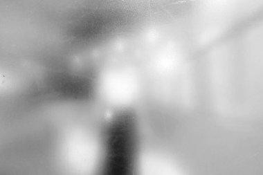 Cam Pencere Arkaplanda Kirli ve Tozlu.