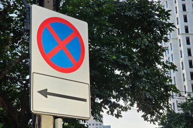 Kapat Otopark İşareti Yok.