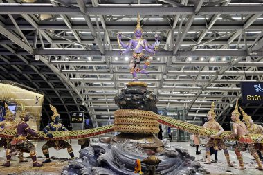 BANGKOK, THAILAND - 10 Kasım 2023: Suvarnabhumi Havalimanı 'ndaki Okyanus Çalkantısı Sahnesi. Suvarnabhumi Havaalanı 15 Eylül 2006 'da açıldı..
