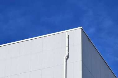 Yeni Bina Arkaplanı Olan Asgari Beyaz Boru.