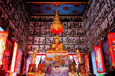 BANGKOK, THAILAND - 23 Kasım 2017: Wat Nak Prok Tapınağı, Bangkok Tayland Kilisesi 'ndeki Antik Altın Buda Görüntüsü.