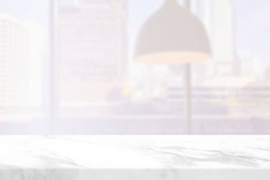 Bulanık Kahve Dükkanı Arkaplanlı Beyaz Mermer Masa, Ürün Sunumu, Görünüm ve Moda İçin Uygun.