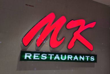 Bangkok, Tayland - 3 Mart 2024 MK restoranları. MK, Tayland 'da 1962' de kurulan ünlü bir suki zinciri..