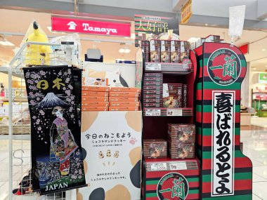 Fukuoka, Japonya - 19 Kasım 2023: Ichiran ramen gösterisi. Ichiran Ramen, 1960 yılında Fukuoka 'da kurulmuş ünlü bir Japon eriştesidir..
