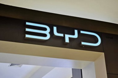 Bangkok, Tayland - 18 Mayıs 2024 BYD tabelası. Şubat 1995 'te kurulan BYD, ünlü elektrikli araç üreticisi.