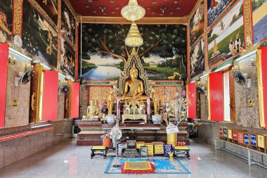 Samut Prakan, Tayland - 17 Ağustos 2024: Wat Nam Daeng Tapınağı Tayland 'ın ünlü simgesi.