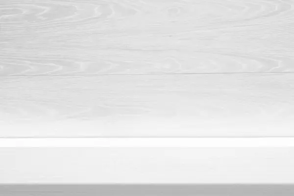 Aydınlatılmış Işık ve Ahşap Duvarlı Beyaz Tahta Masa, Kozmetik Ürün Sunum Arkaplanı, Görünüm ve Moda İçin Uygun.