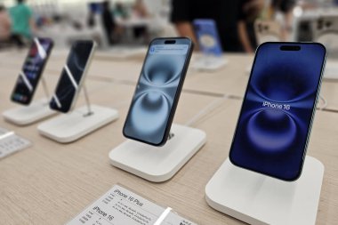 Bangkok, Tayland - 24 Eylül 2024: IPhone 16 Ekranda. iPhone, Apple Inc. tarafından üretilen bir akıllı telefon serisidir.,.