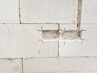 Hafif Beton Duvarda Elektrik Soket Deliği.