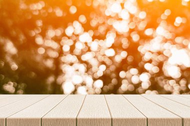 Işık Işınlar, Gölgeler ve Bokeh Arkaplanlı Tahta Masa, Ürün Sunum Arkaplanı, Görünüm ve Moda İçin Uygun.