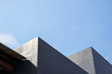 Mavi Gökyüzü Arkaplanlı Minimal Bina.