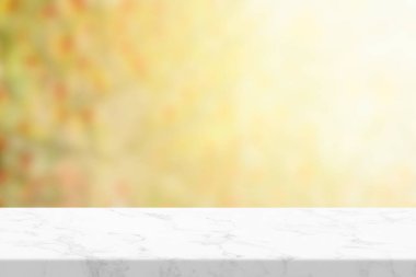 Beyaz Mermer ve Bulanık Bahçe Işık Sızıntısı Arkaplan, Kozmetik Ürün Sunum Arkaplanı, Görünüm ve Taklit İçin Uygun.