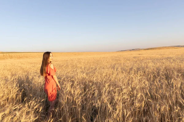 Young Woman Wheat Field Mental Physical Wellbeing Concept Copy Space — Stock Photo, Image