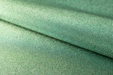 Yeşil parlak kağıt dokusu. Parlak, lüks kumaş. Parlak yeşil renkli Aziz Patric, Noel arkaplanı