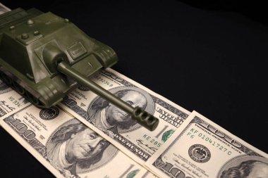 Tank, dolar üstüne para. Savaş maliyetleri, askeri harcamalar.