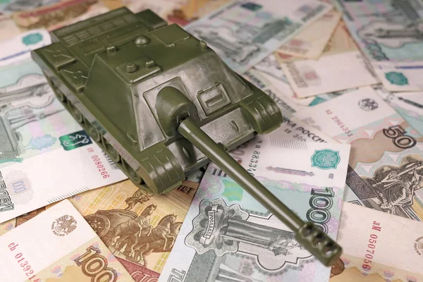 Spielzeugpanzer Auf Russischen Banknoten Rubel Krieg Konflikt Russland Ukraine Sanktionen — Stockfoto