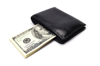 Deri cüzdan içinde para olan Amerikan doları beyaza izole edilmiş, alışveriş konsepti, tasarruf, yatırım, bağış