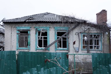 Rus bombardımanından sonra yıkılan ev. Liman, Ukrayna 'daki bir Rus saldırısının sonuçları