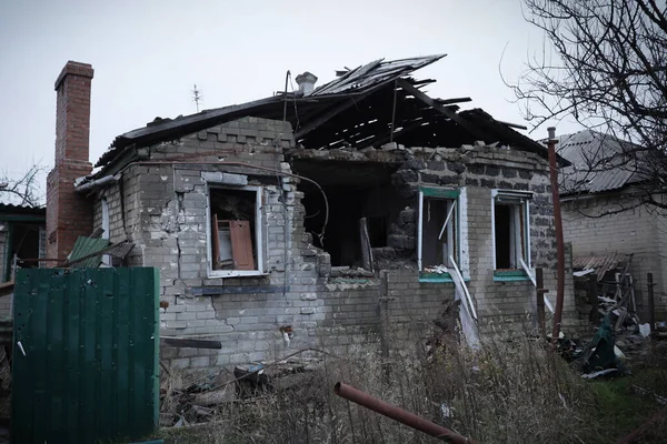 Ruined House Lyman Ukraine Destroyed Burnt Building Russian Rocket Ukrainian — Stock Photo, Image
