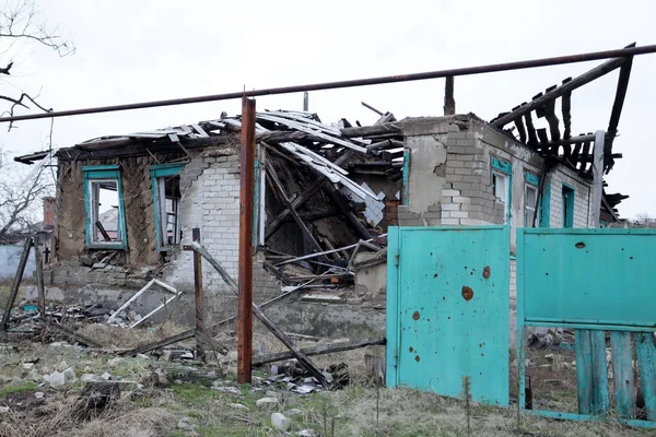 Руины Дома После Взрыва Городе Лайман Военный Конфликт Между Украиной — стоковое фото