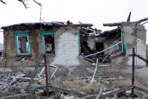 Κατεστραμμένο Σπίτι Κτίριο Μετά Ρωσικό Βομβαρδισμό Συνέπειες Μιας Ρωσικής Απεργίας — Φωτογραφία Αρχείου