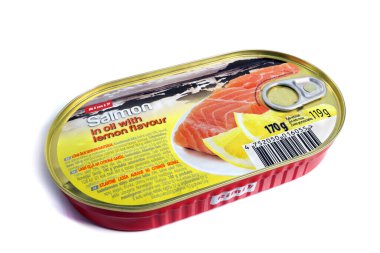 Magdalinovka, Ukrayna - 1 Mart 2022 Rimi tarafından limonlu konserve balık somonu