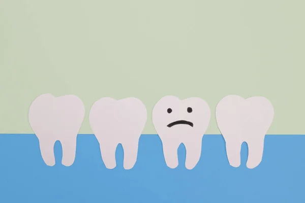 Stomatologia Uszkodzonym Zębem Papierowym Pojęcie Problemów Zębami Próchnica Zapalenie Dziąseł — Zdjęcie stockowe