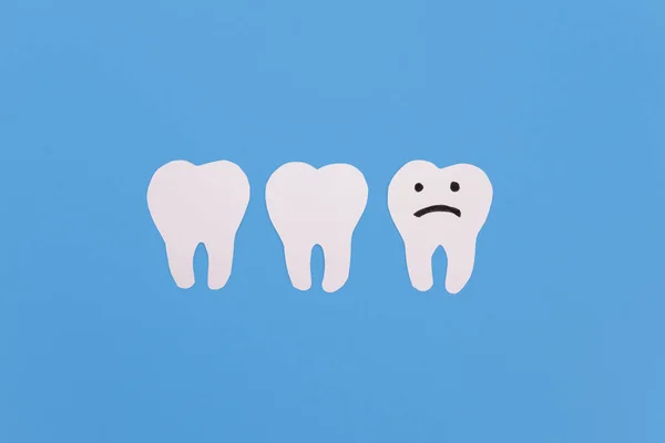 Tandheelkunde Met Overstuur Papieren Tand Concept Van Tandproblemen Cariës Tandvleesontsteking — Stockfoto