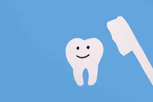 Escova Dentes Papel Sobre Dente Papel Com Sorriso Conceito Assistência — Fotografia de Stock