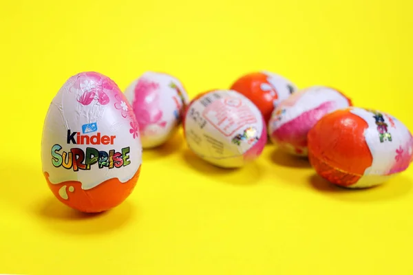 Magdalinovka Ukraine Mars 2023 Eggs Kinder Surprise Avec Chocolat Lait — Photo