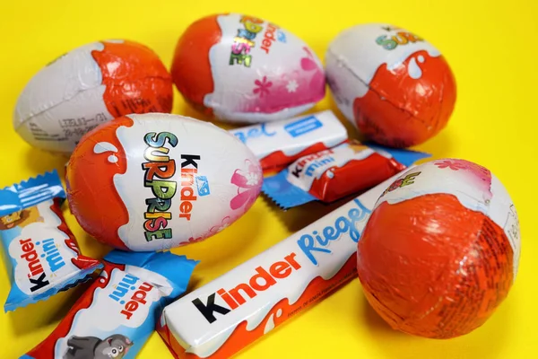 Magdalinovka Ukraine Mars 2023 Produits Chocolatés Kinder Surprise Kinder Riegel — Photo