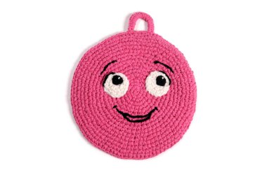 Gülümseyen pembe el yapımı örgü tutacağı.