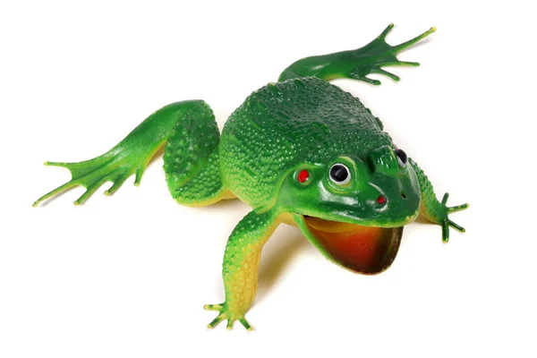 배경에 고립된 장난감 초록색 개구리 — 스톡 사진