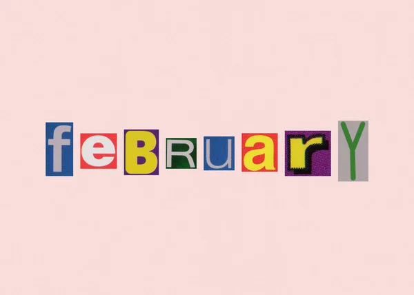 Açık Arkaplan Üzerine Kesilmiş Dergi Renkli Harflerden Şubat Kelimesi — Stok fotoğraf
