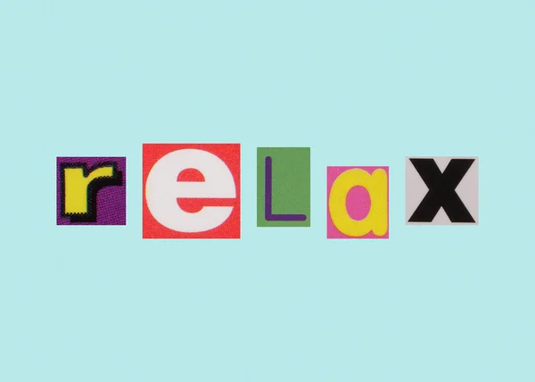Relax Woord Van Uitgesneden Tijdschrift Gekleurde Letters — Stockfoto