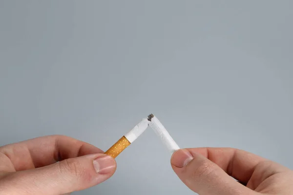 Hand Breaks Cigarette Quit Smoking Concept — Stock Photo, Image