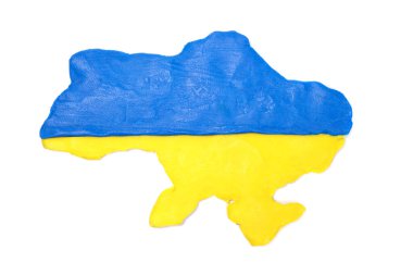 Ukrayna bayrağındaki plastikten yapılmış Ukrayna haritası beyaz üzerinde mavi ve beyaz izole edilmiş