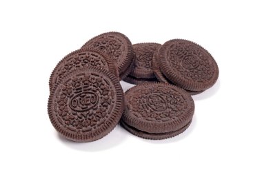 Magdalinovka, Ukrayna - 5 Mayıs 2023. Kremalı Oreo kurabiyeli sandviç.